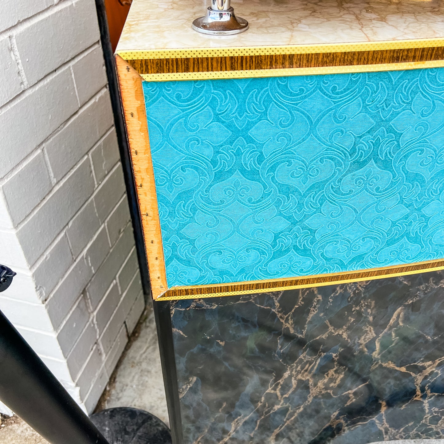 Curved Bar with Light-Up Underwater Fish Diorama