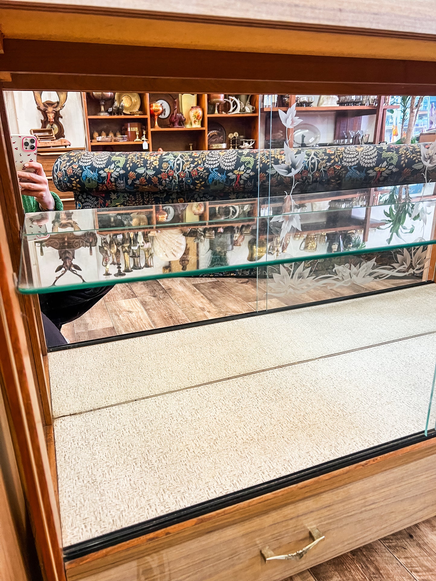 Glass Display Cabinet with Etched Floral Sliding Doors and Mirrored Back