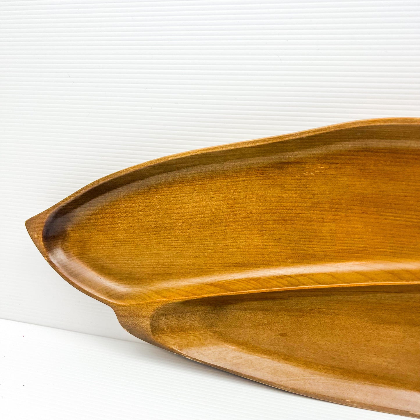 Large wooden leaf shape serving platter plate. Leaf serving platter. Wooden tableware.