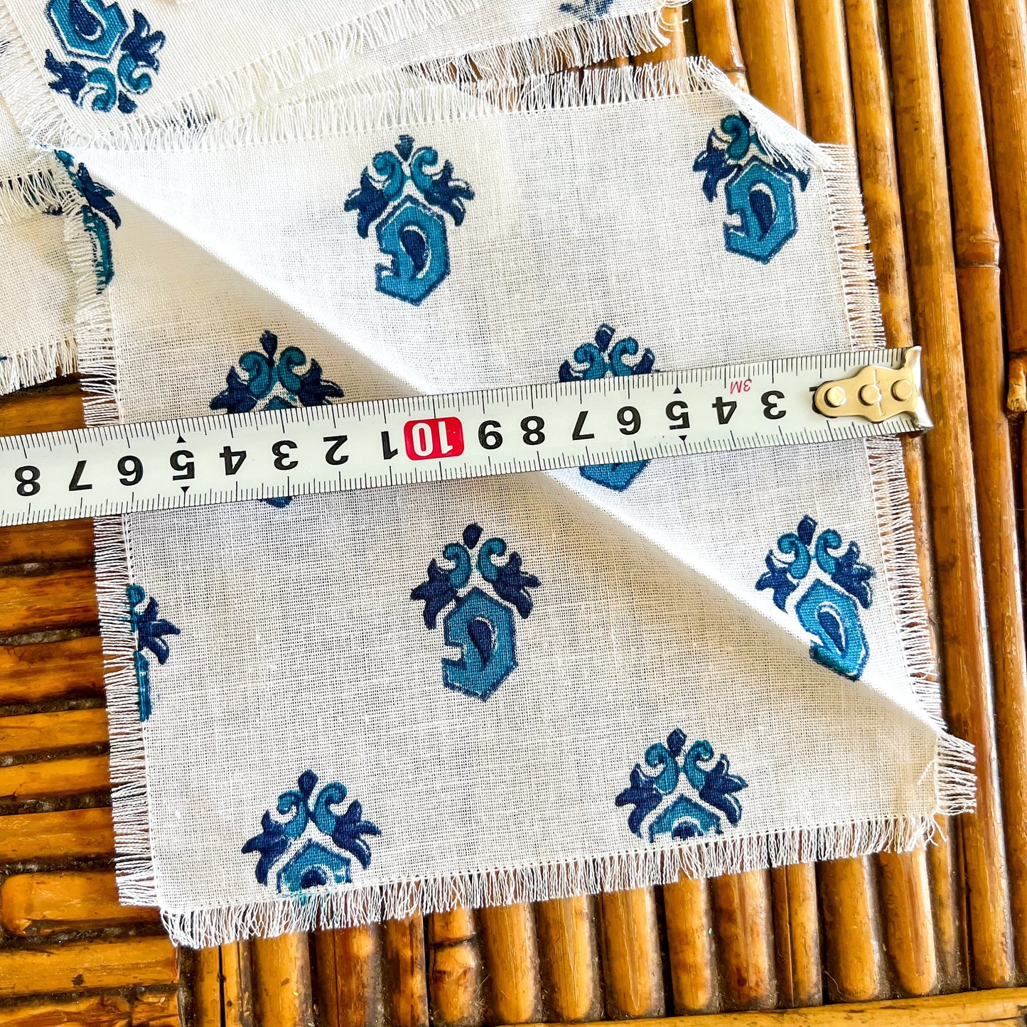 Blue and white retro pattern tea towel with 6 matching napkins