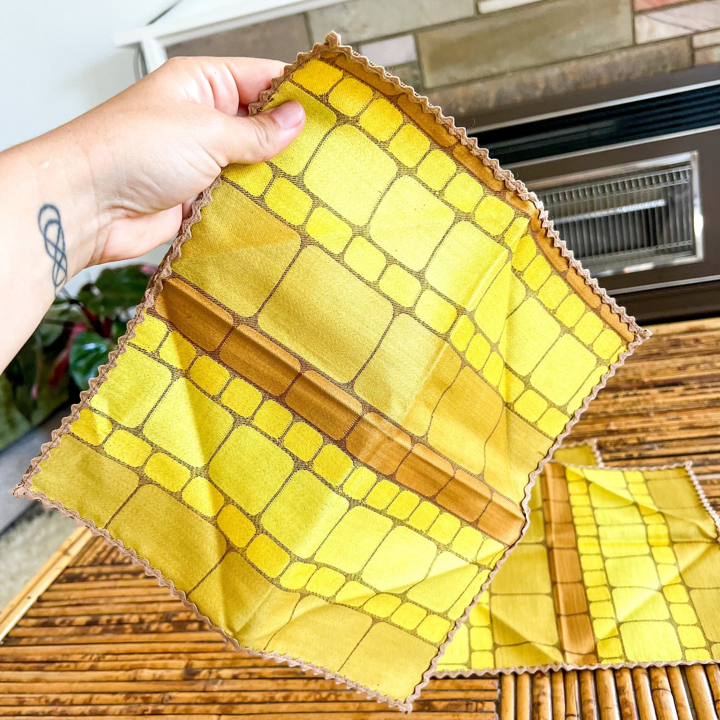 Set of 4 yellow and brown retro fabric napkins