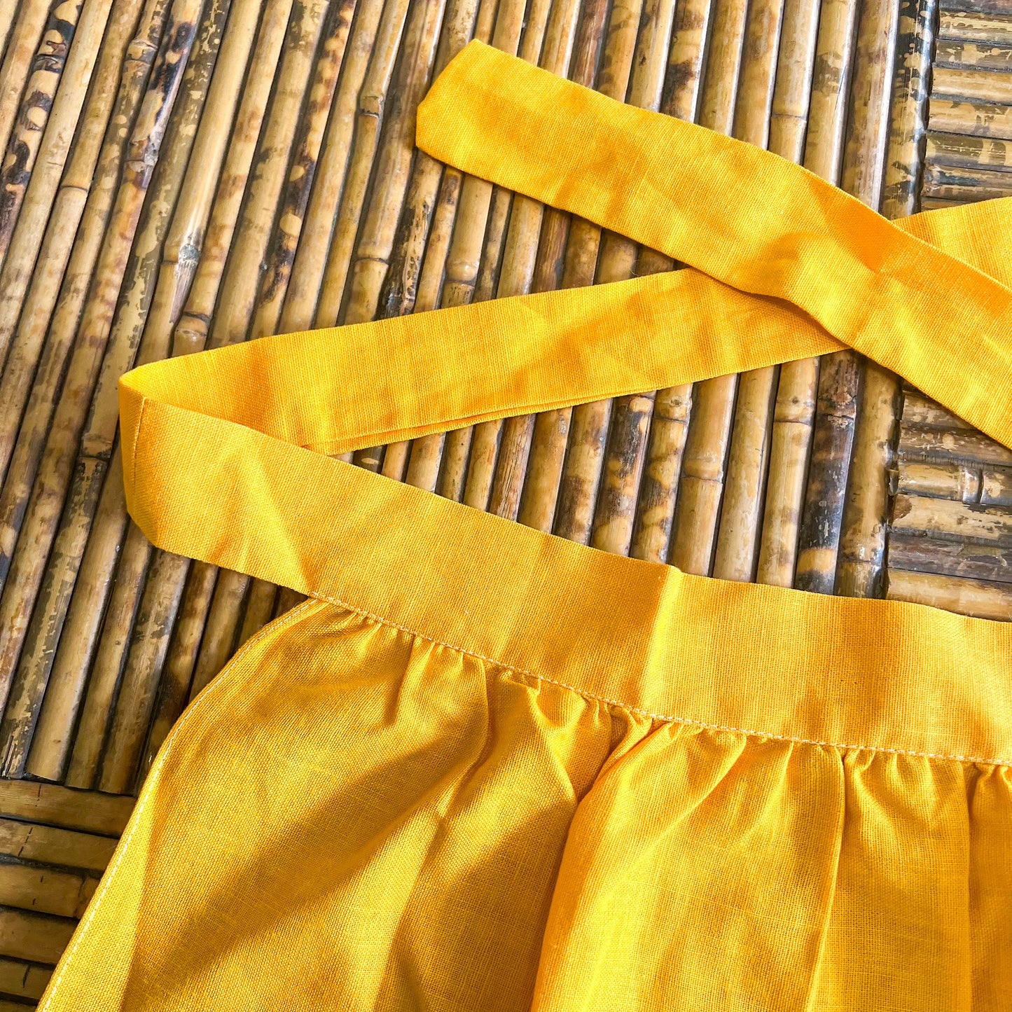Retro yellow and white lace tie back half apron