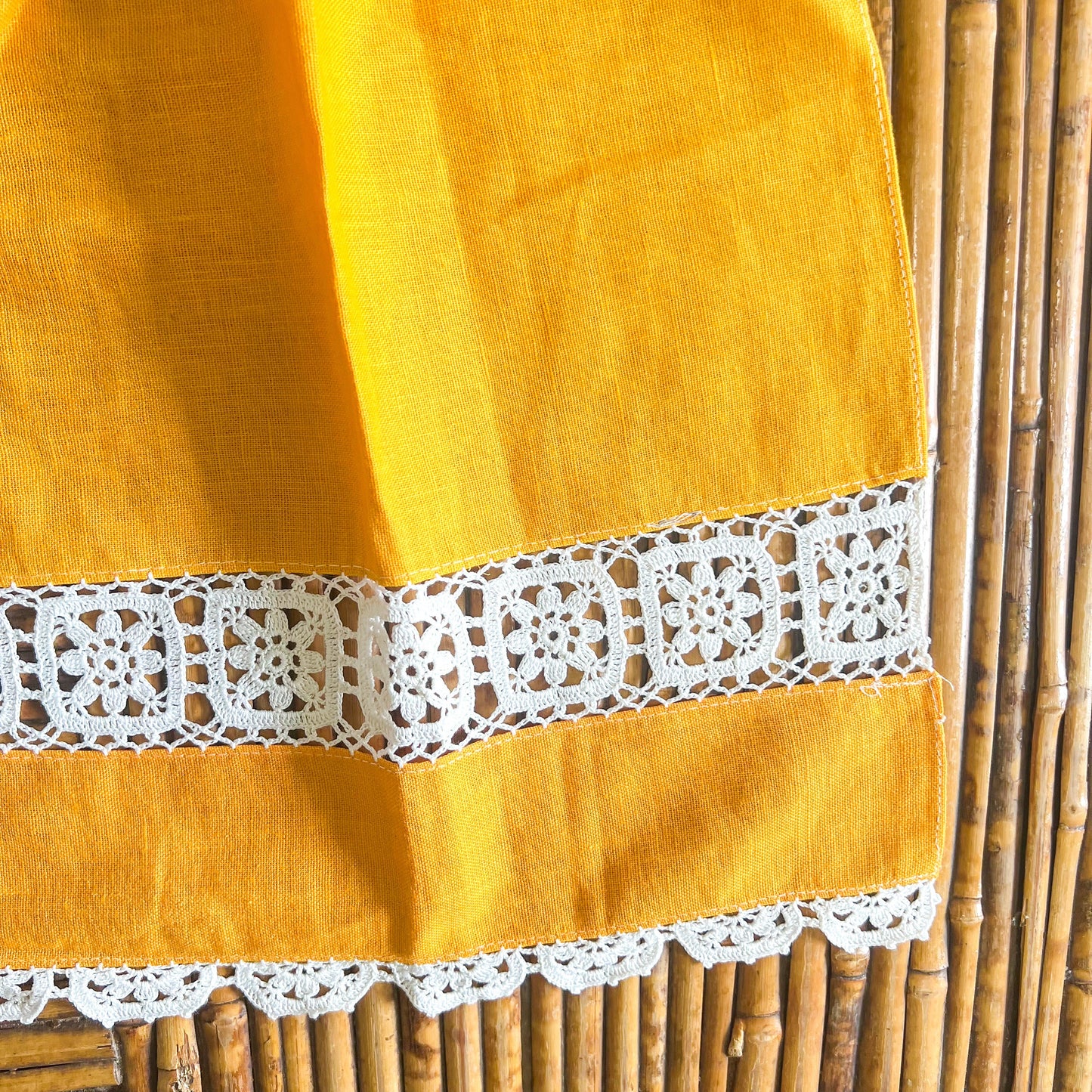 Retro yellow and white lace tie back half apron