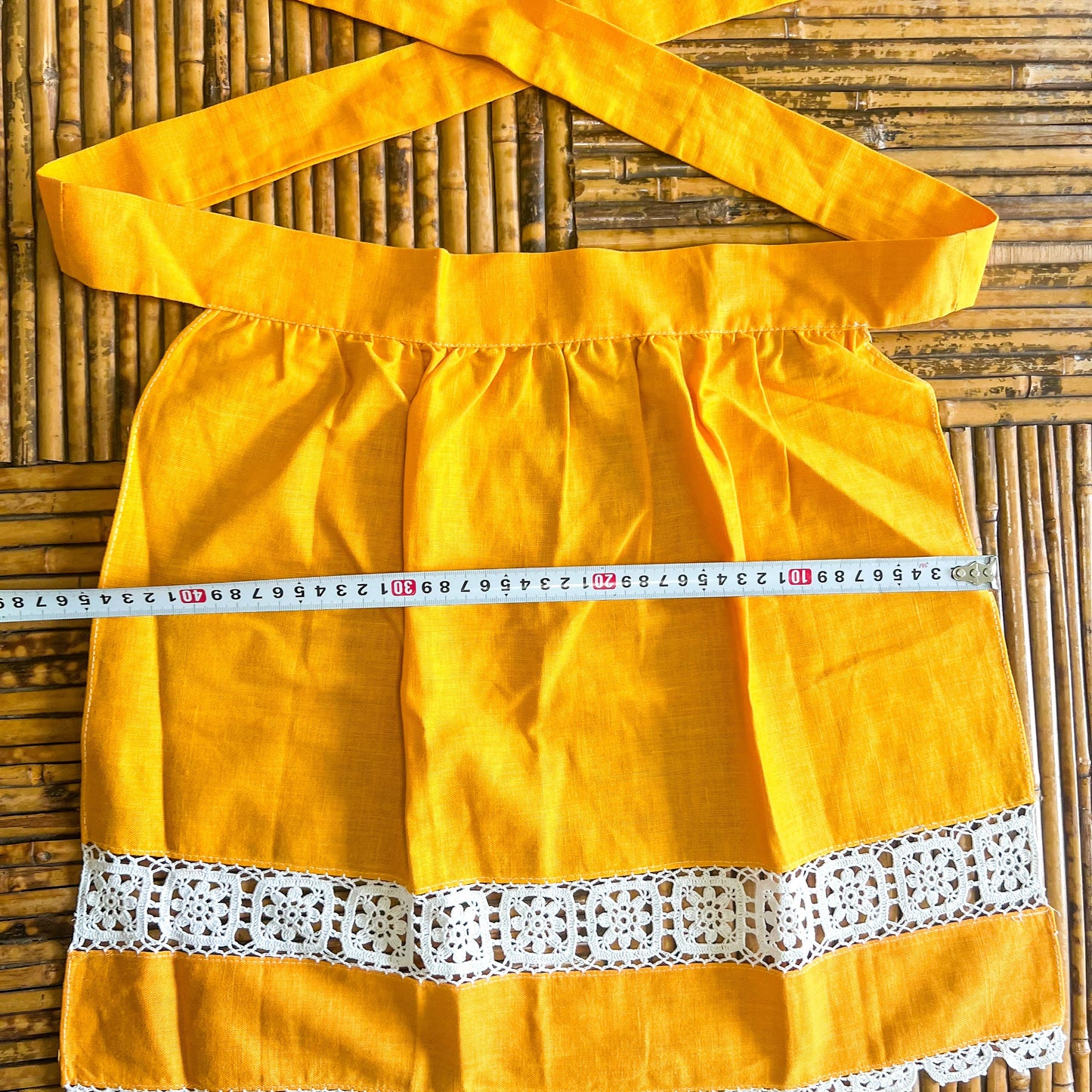 Retro yellow and white lace tie back half apron