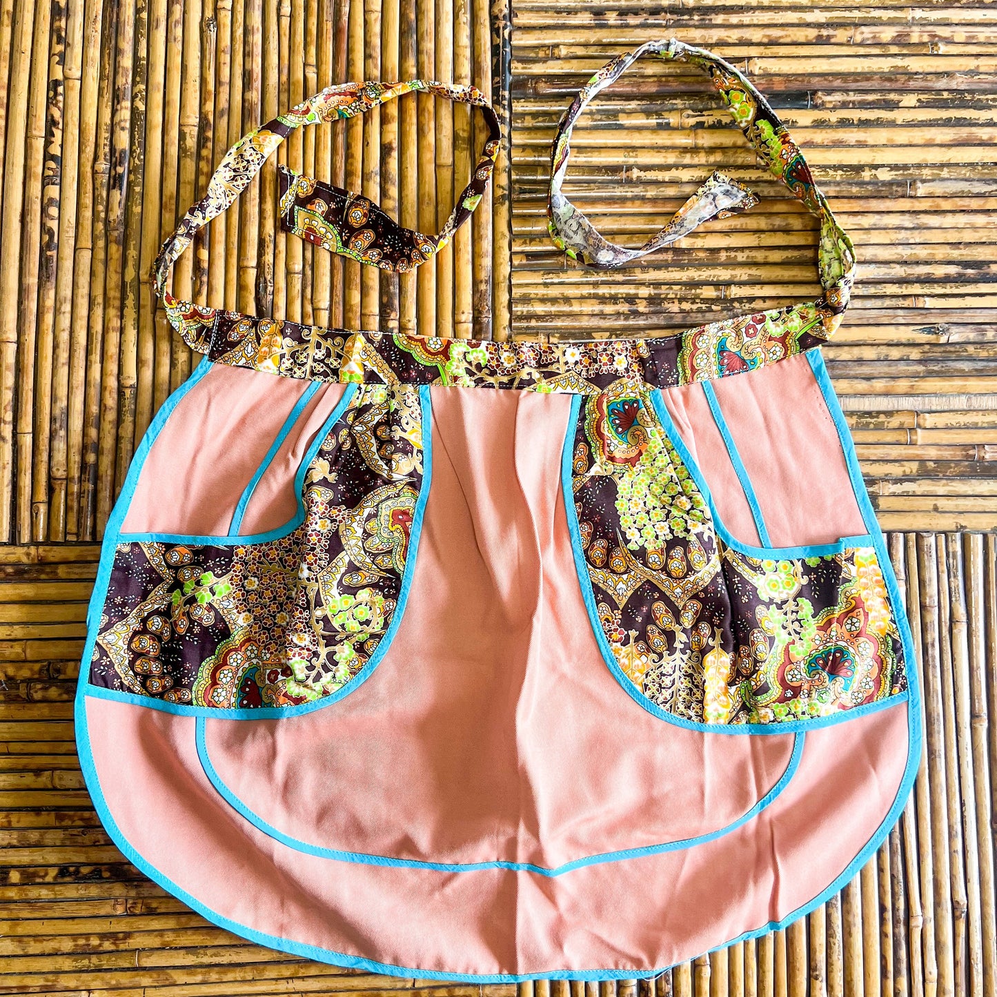 Retro patterned tie back half apron