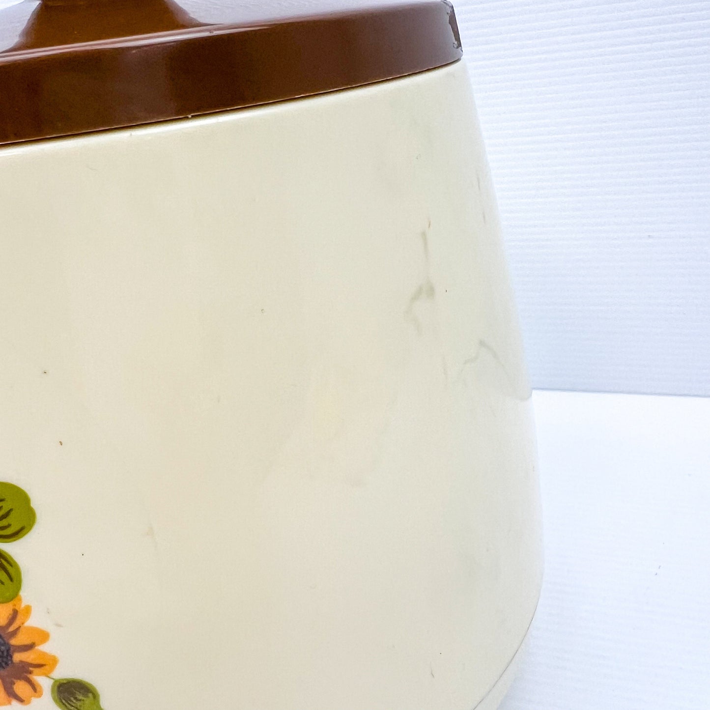 Retro Flower Plastic Storage Container