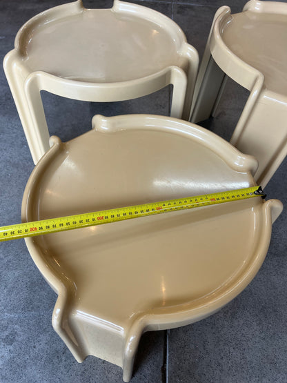 Kartell Nesting Tables – Set of 3 by Giotto Stoppino, 1970s Italian Design, Cream Side Tables