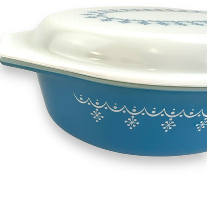 Pyrex 045 Snowflake Garland Oval Casserole Dish with Lid – 2.5 Qt – Vintage Blue & White Ovenware