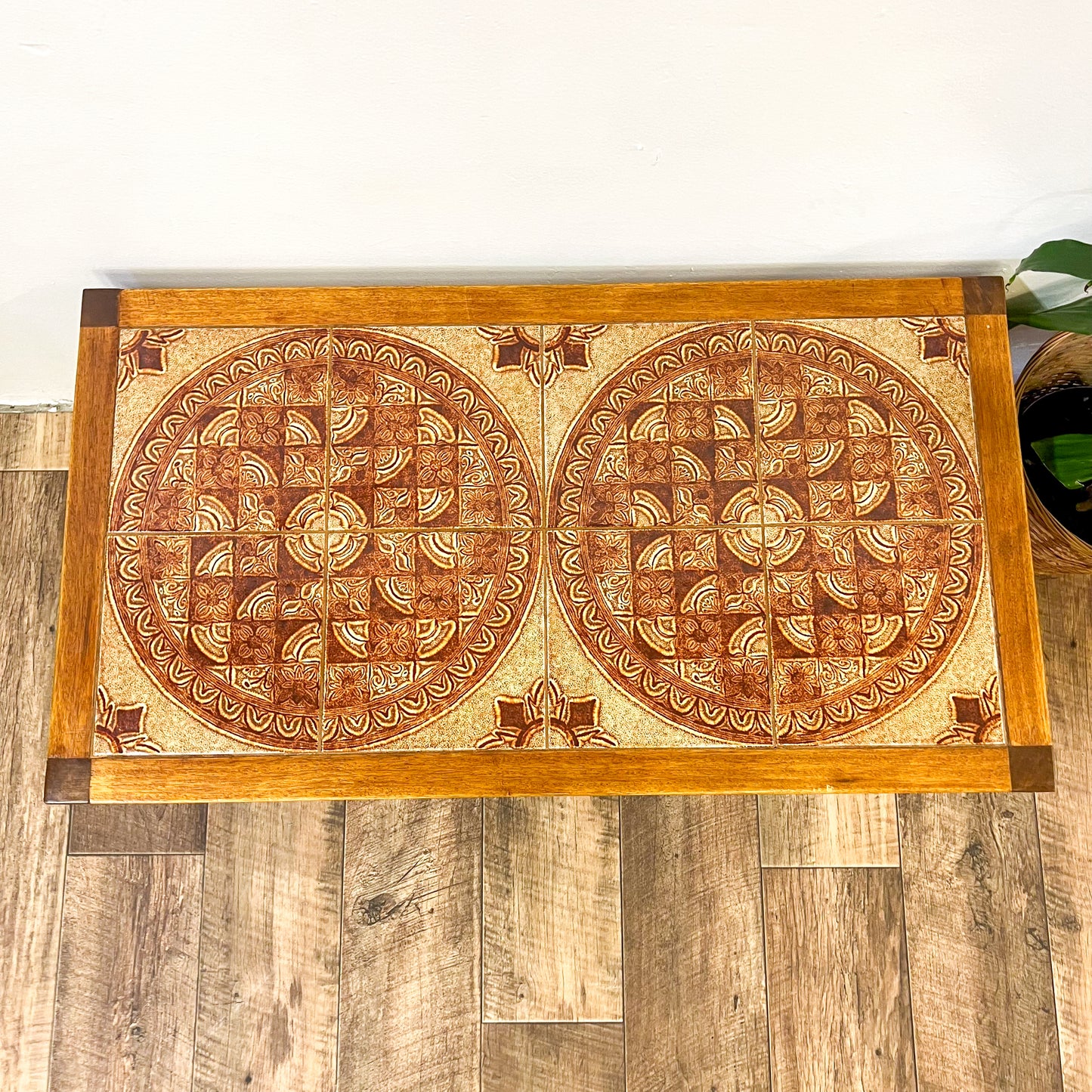 Rectangle wood tile coffee table with circle pattern