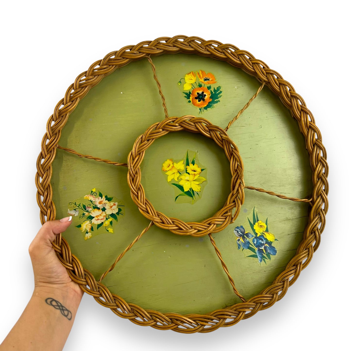 Green cane sectioned basket round tray