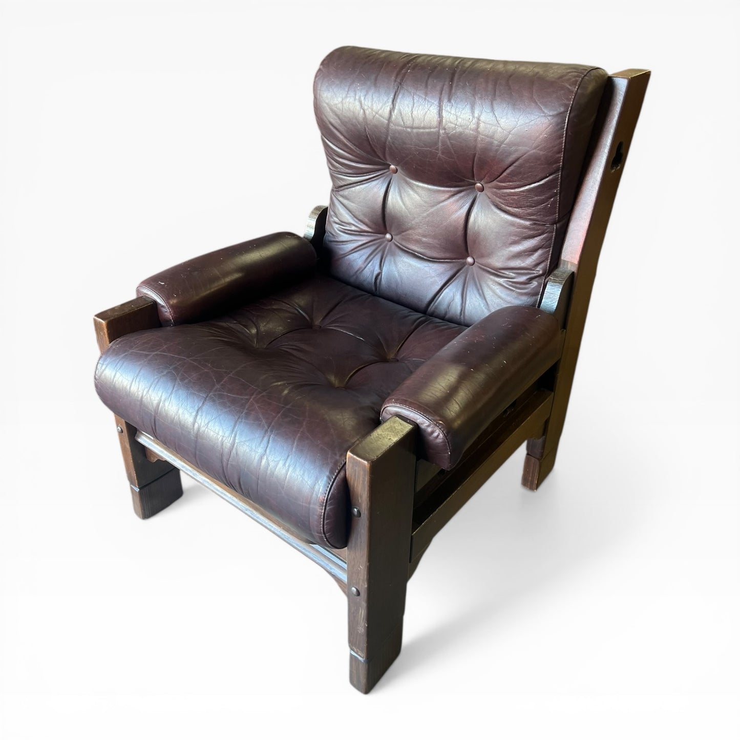 Davis Furniture Leather Armchair – Solid Timber Frame