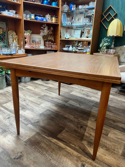 Chatley Draw Leaf Extendable Dining Table