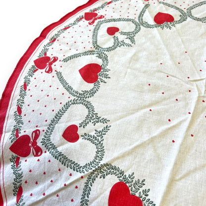 Round Tablecloth with Heart and Bow Pattern – Red and White Retro Decor