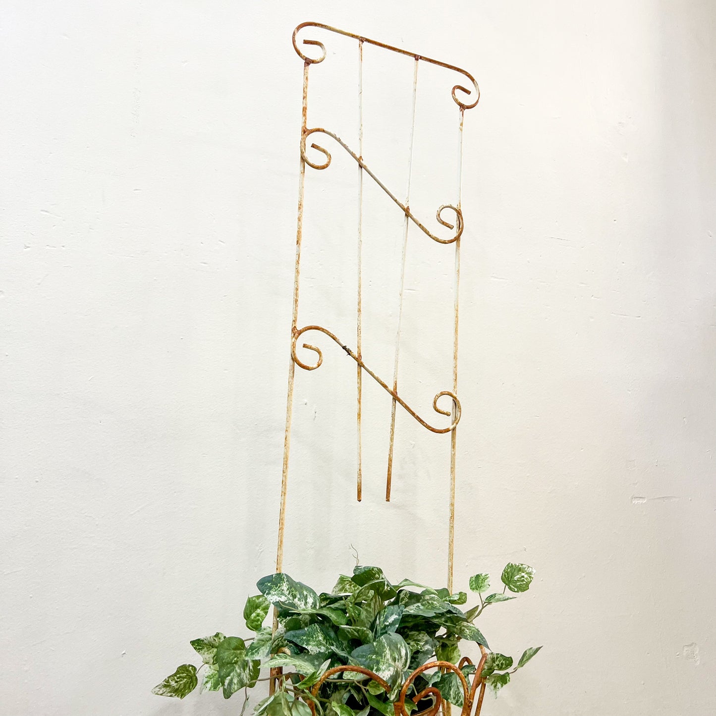 Vintage Garden Plant Pot Stand for climbing plant