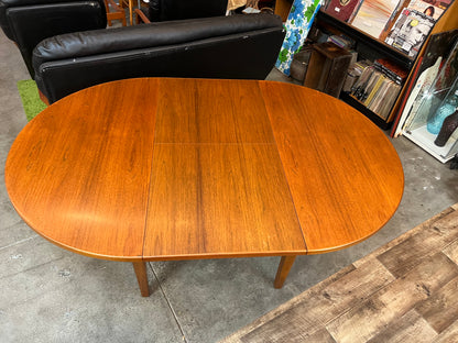 Australian Made Extendable Round/Oval Dining Table – Seats 4–6