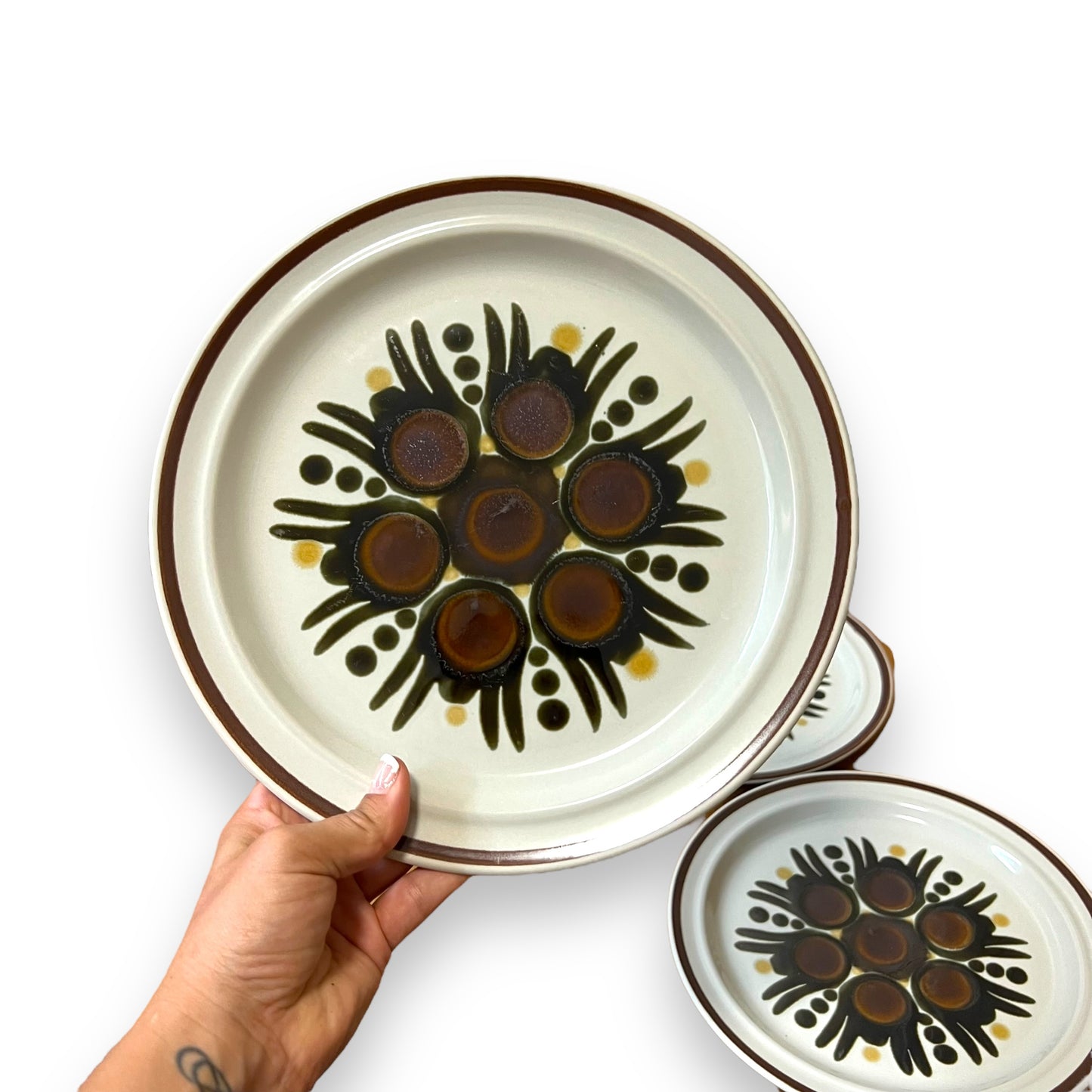 Set of 4 Vintage Classic Stoneware Dinner Plates - Fantasy Design