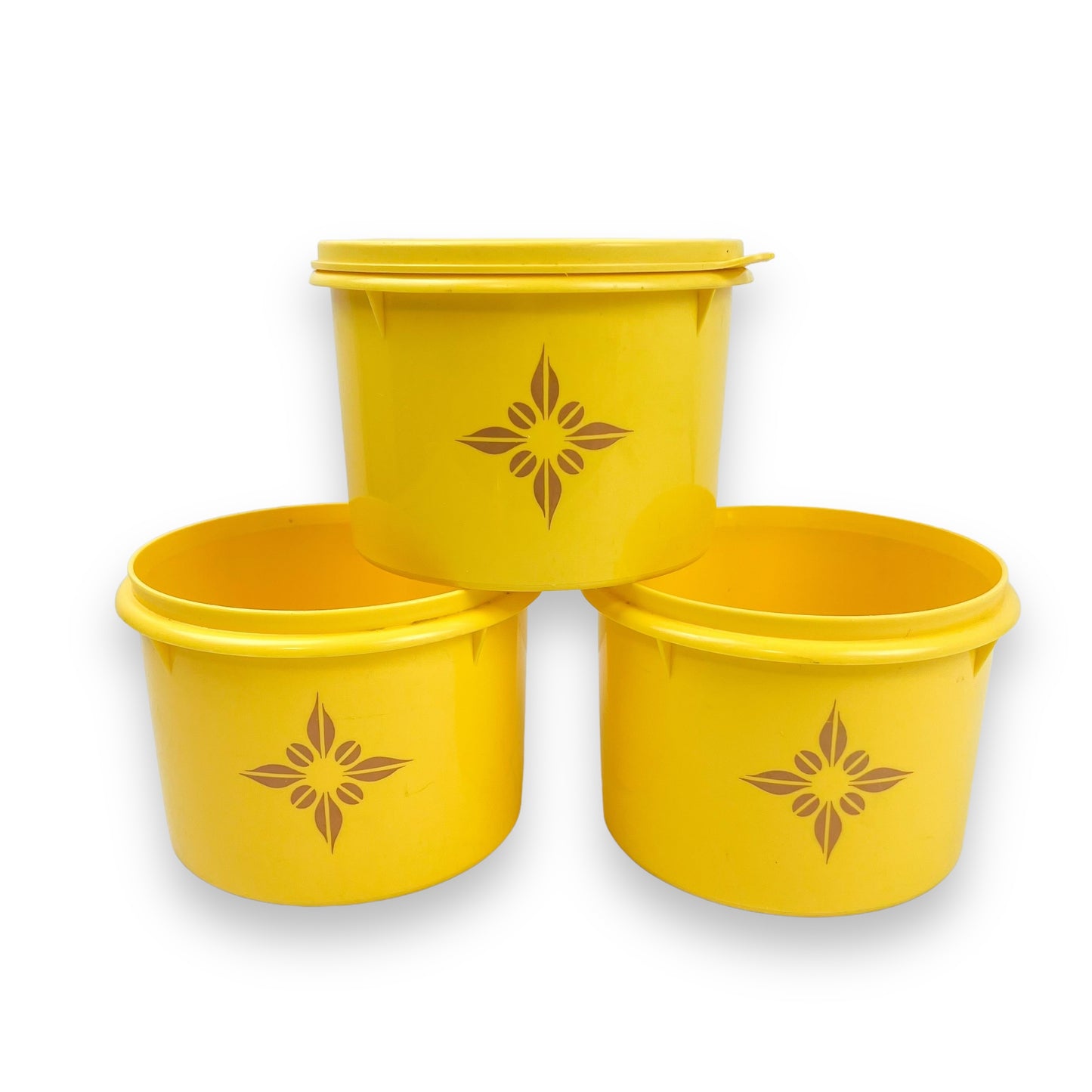 Yellow Tupperware Plastic container set of 3 - only 1 Lid
