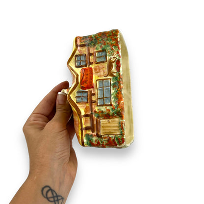 Cottage shaped butter dish lid