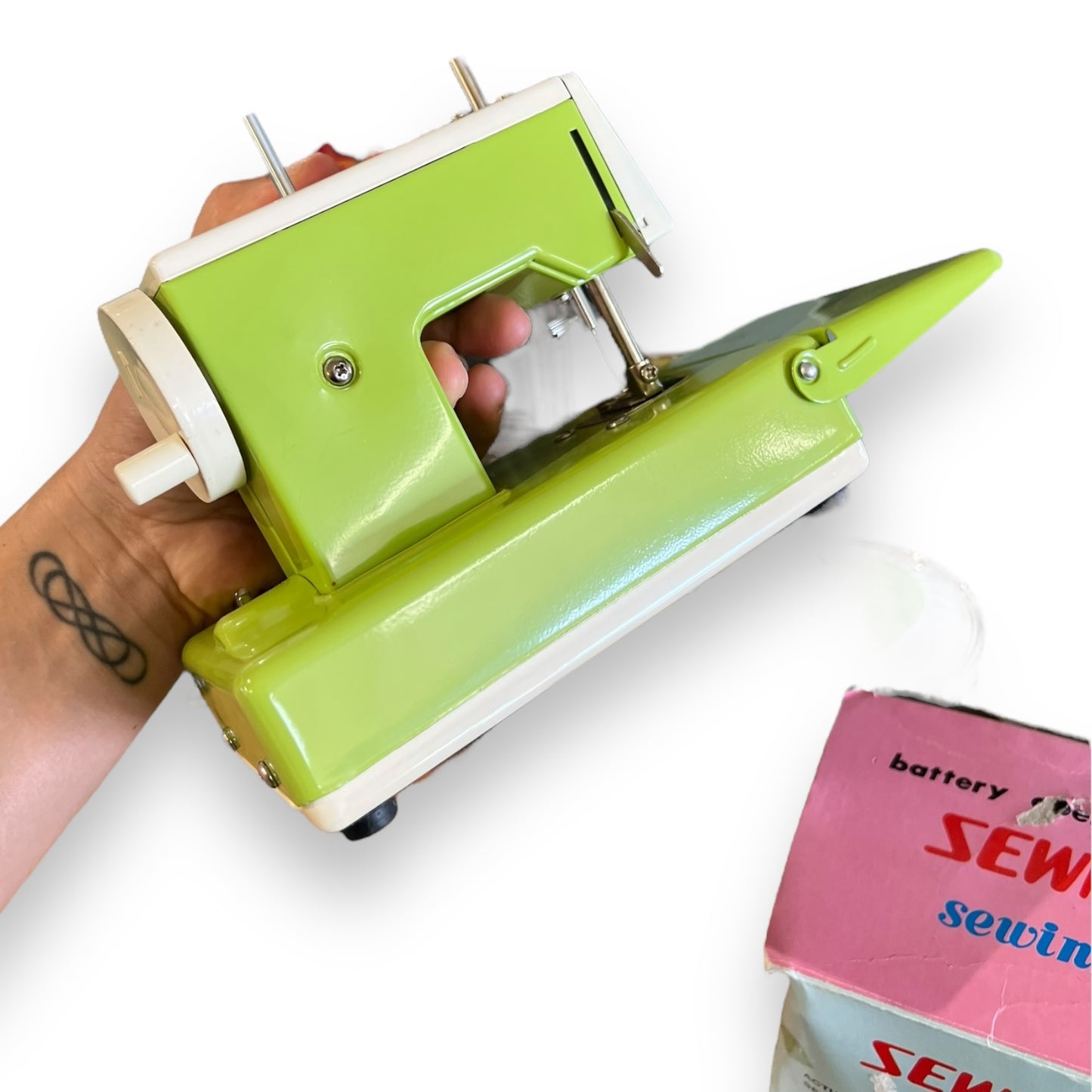 SewMate Battery-Operated Toy Sewing Machine – Green with Original Box