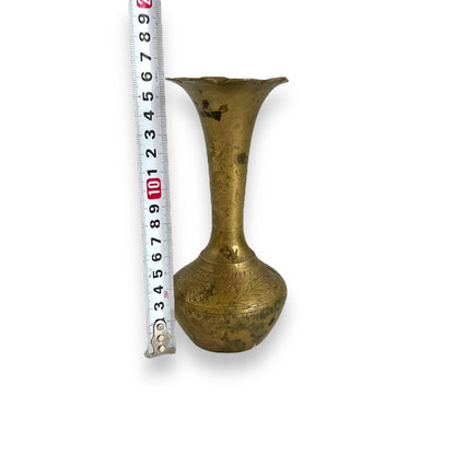 Brass vase with scalloped edge rim