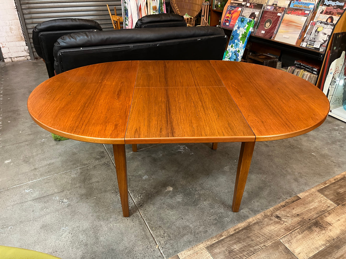 Australian Made Extendable Round/Oval Dining Table – Seats 4–6