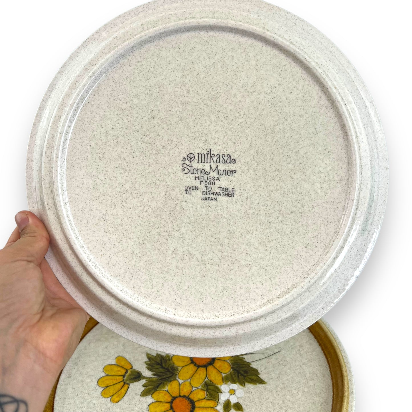Mikasa Stone Manor “Melissa” F5811 Dinner Set - Bold Yellow Daisy Design, Beige Speckled - 24-Piece Set