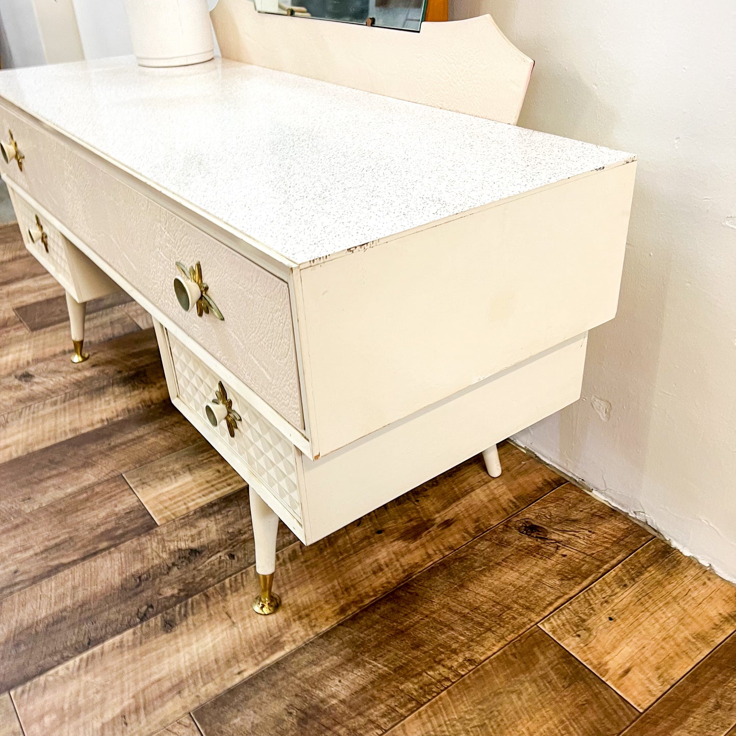 Retro White Bedroom Dressing Table & Mirror