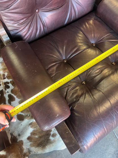 Davis Furniture Leather Armchair – Solid Timber Frame