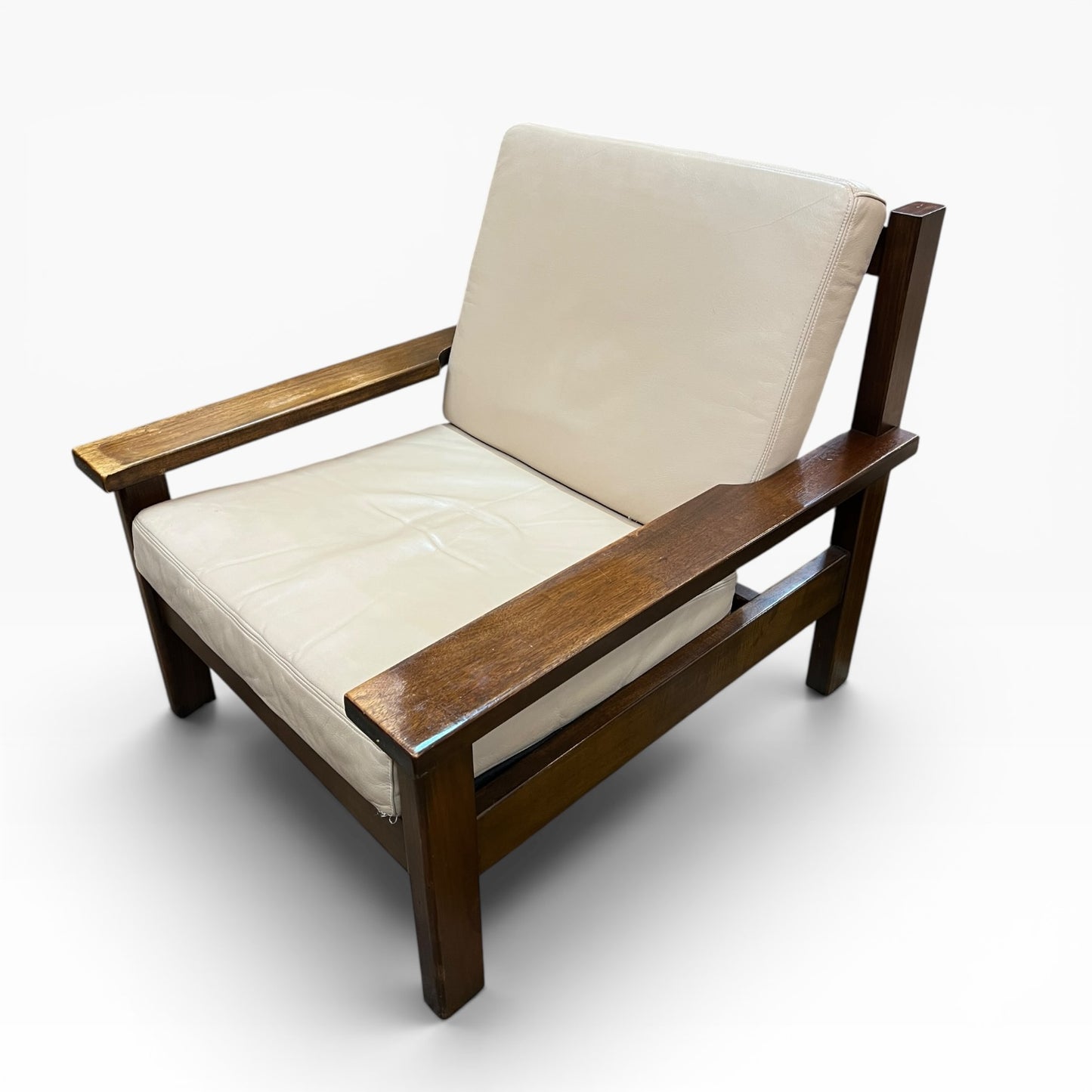 1.Mid-Century Modern Timber & Leather Lounge Chair