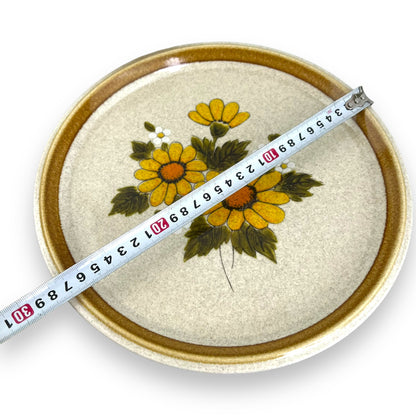 Mikasa Stone Manor “Melissa” F5811 Dinner Set - Bold Yellow Daisy Design, Beige Speckled - 24-Piece Set