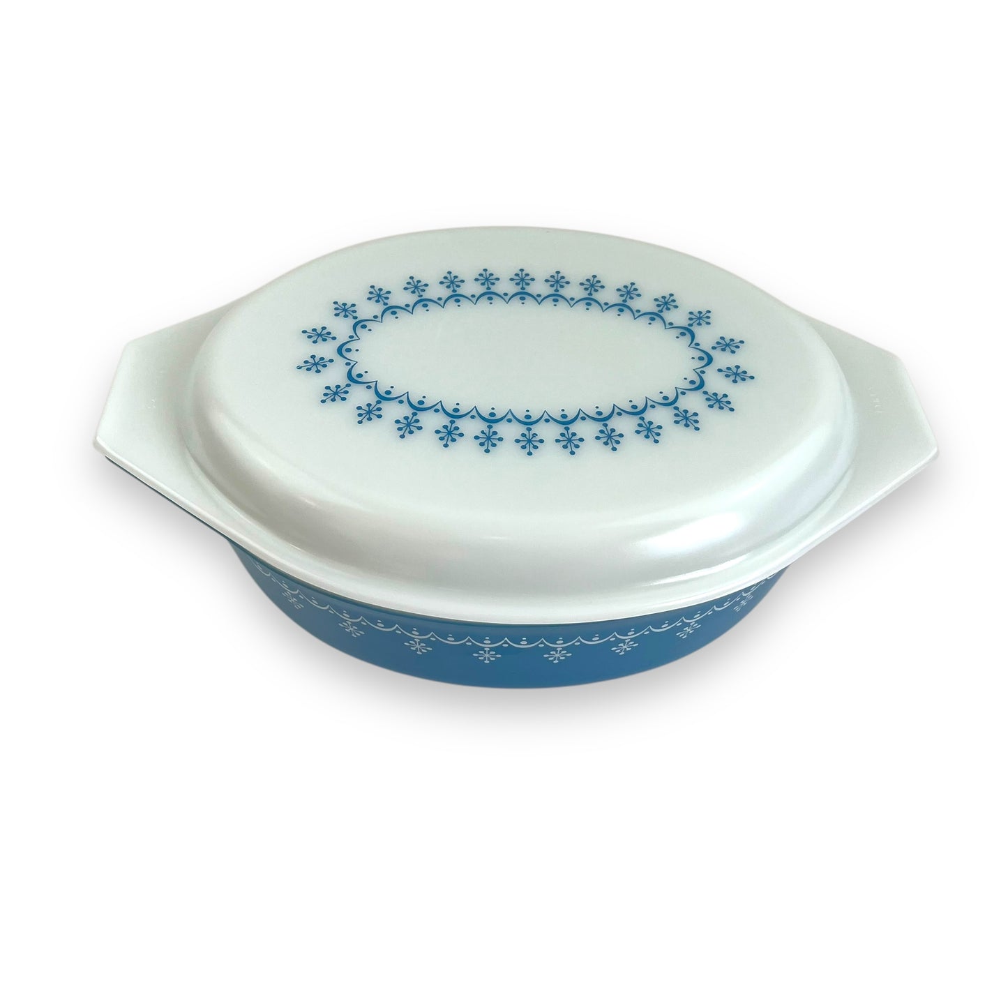 Pyrex 045 Snowflake Garland Oval Casserole Dish with Lid – 2.5 Qt – Vintage Blue & White Ovenware