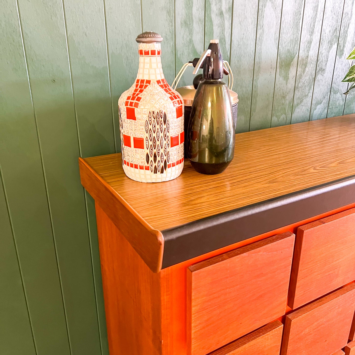 Macrob Bar Teak & Orange Square Design