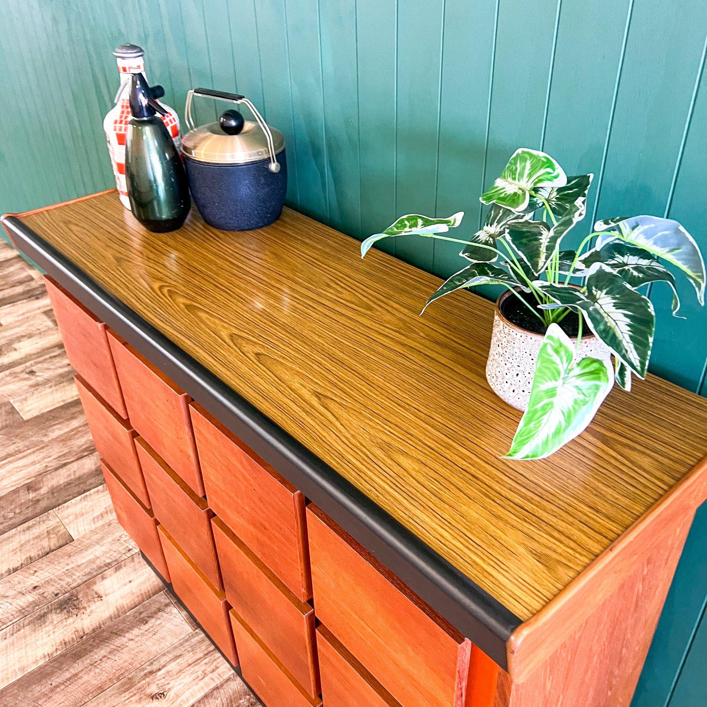 Macrob Bar Teak & Orange Square Design