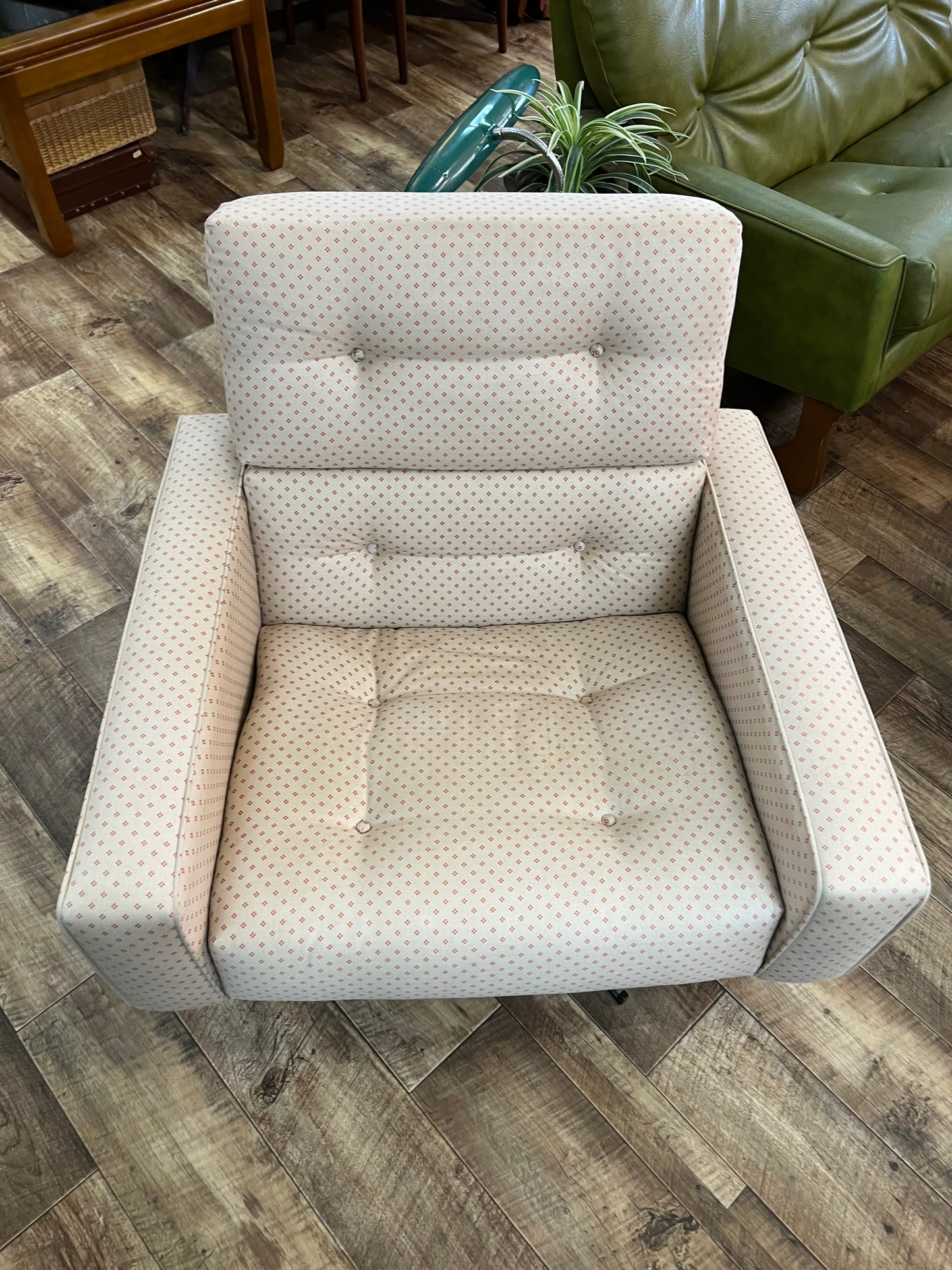 Swivel Lounge Chair – Cream Spotted Upholstery