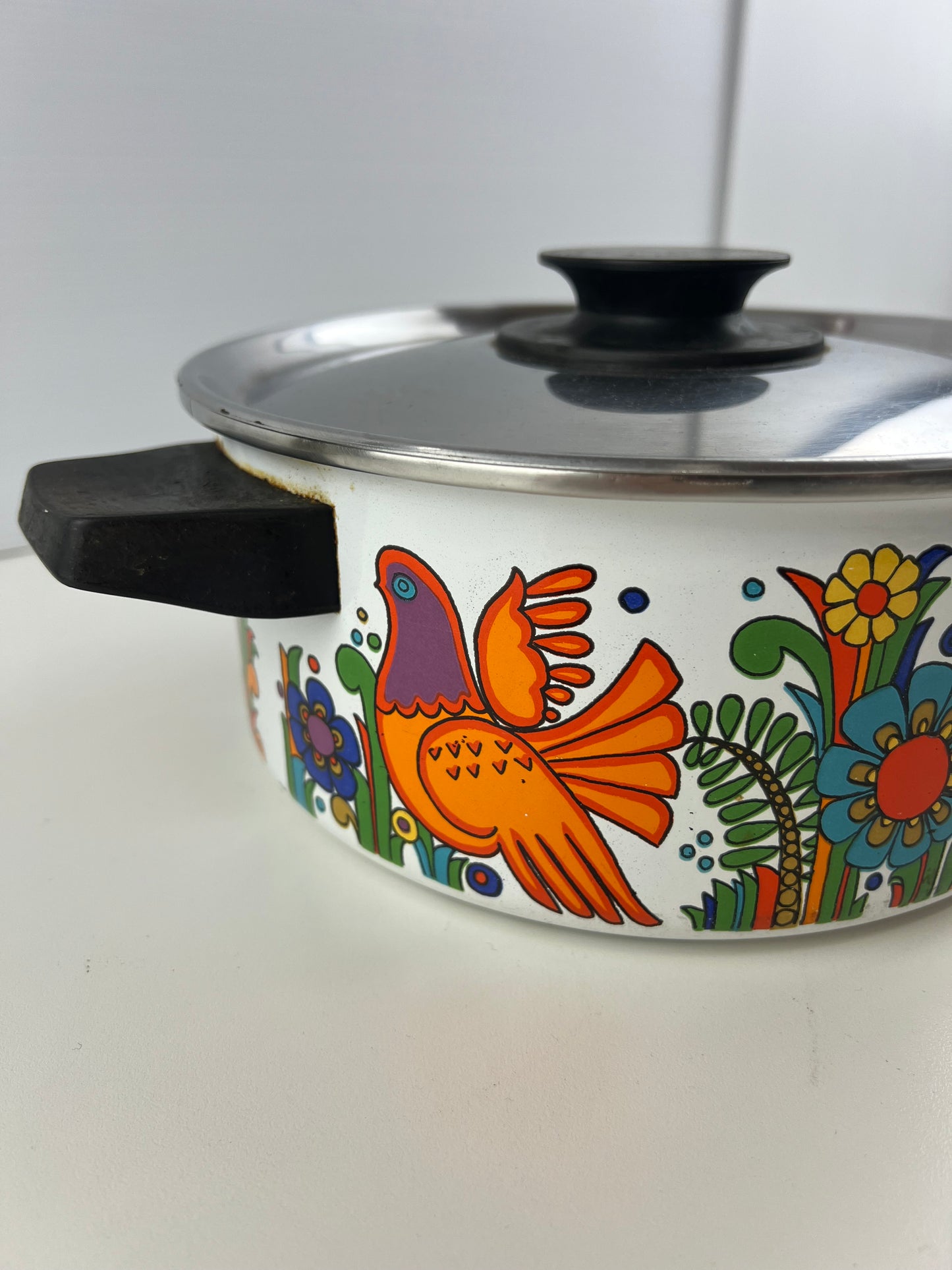 Villeroy & Boch Acapulco Enamel Cooking Pot – Colourful Birds & Flowers