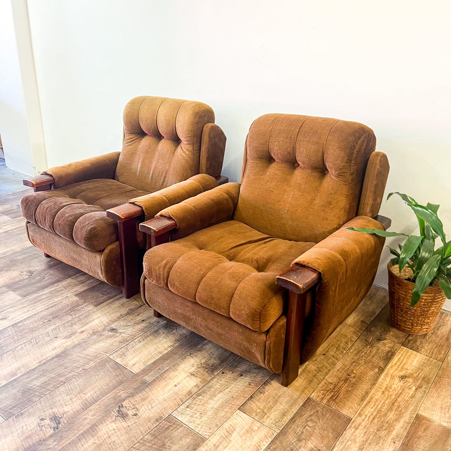 Brown Single Lounge Chair