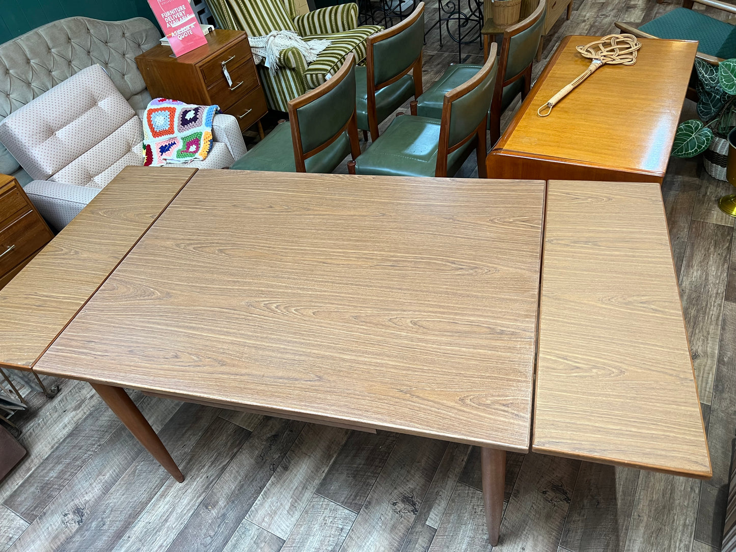 Chatley Draw Leaf Extendable Dining Table
