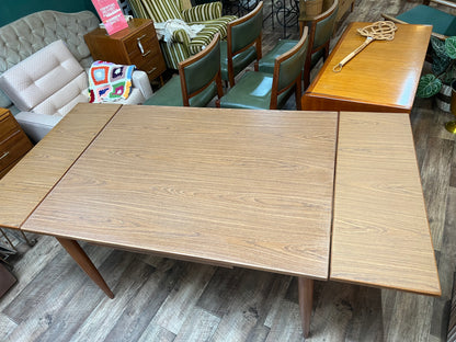 Chatley Draw Leaf Extendable Dining Table