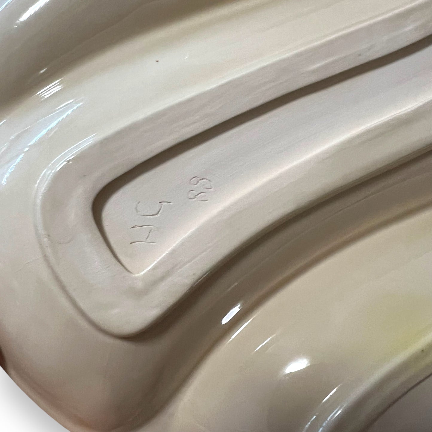 Beige Shell-Shaped Serving Platter