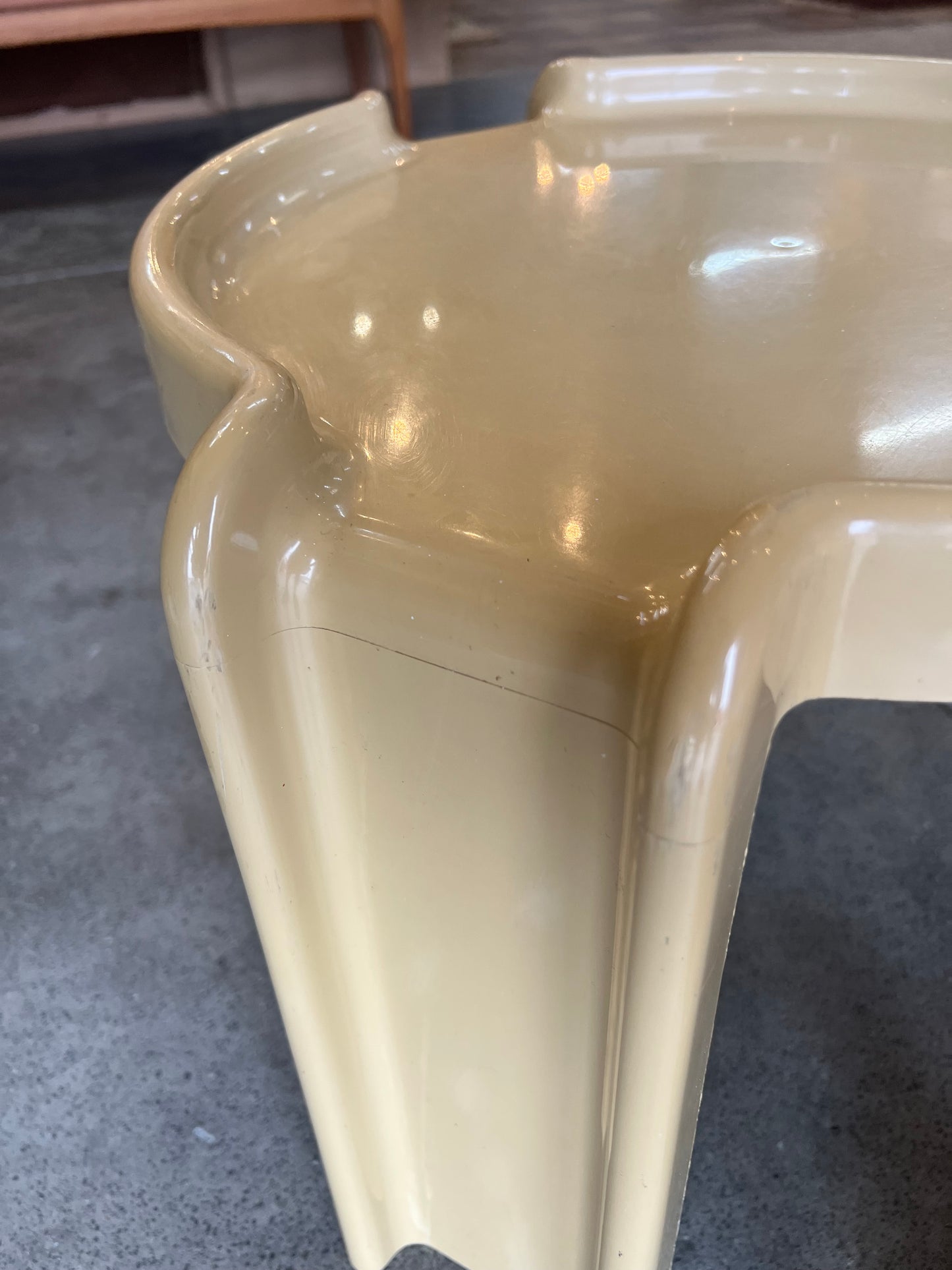 Kartell Nesting Tables – Set of 3 by Giotto Stoppino, 1970s Italian Design, Cream Side Tables