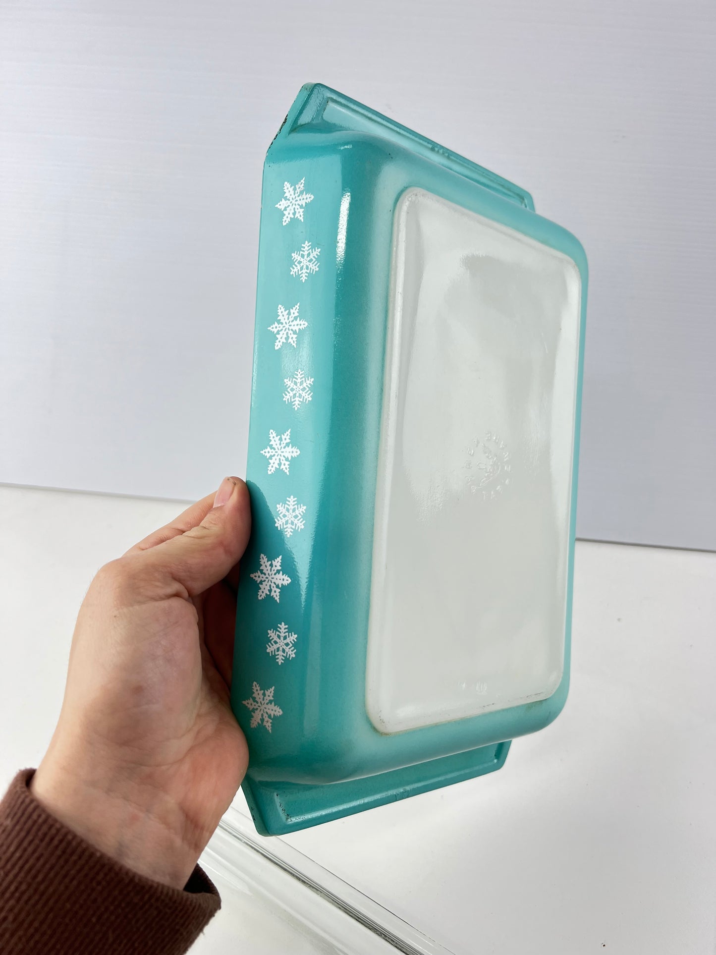 Pyrex Snowflake Turquoise Casserole Dish with Lid