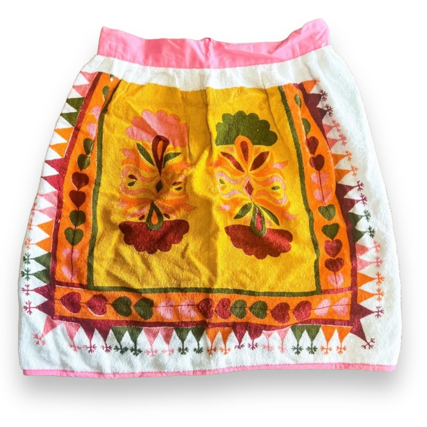 Retro pattern apron with pink tie strap