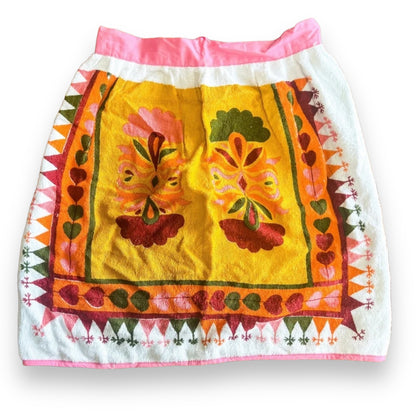 Retro pattern apron with pink tie strap