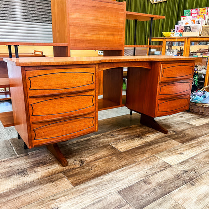 Rula Dressing Table / Desk