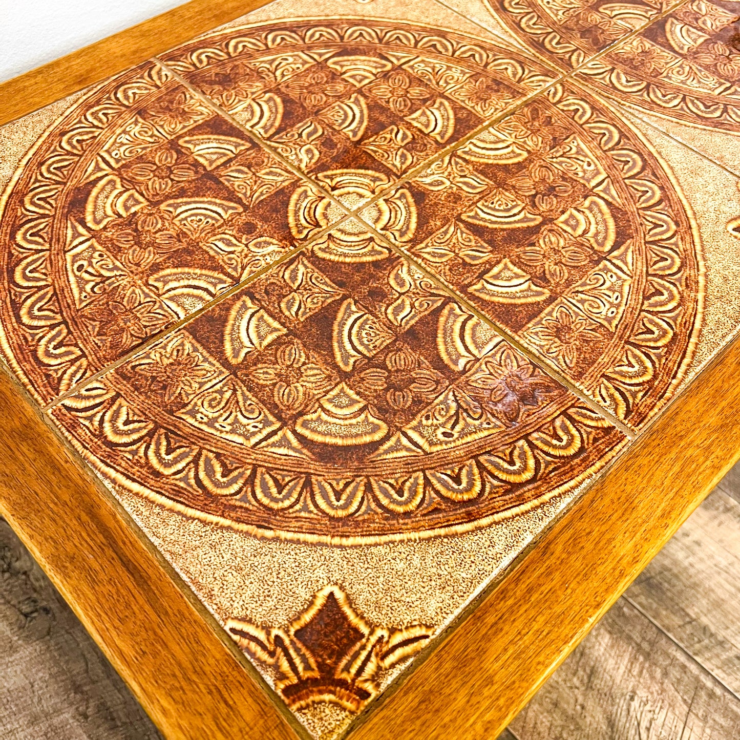 Rectangle wood tile coffee table with circle pattern