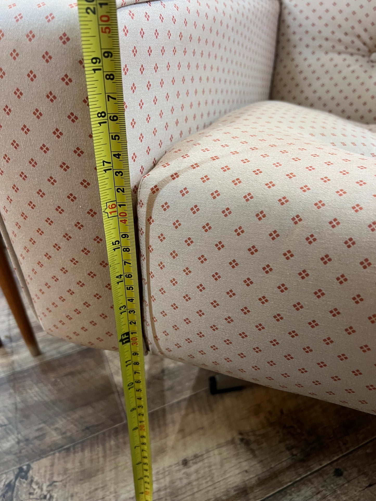 Swivel Lounge Chair – Cream Spotted Upholstery
