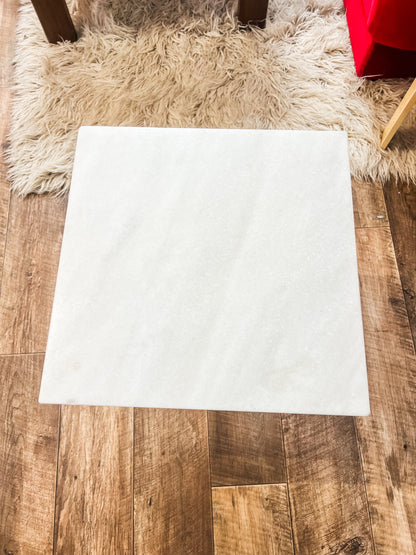 Alabastor Pedestal Side Table with Brass Detail