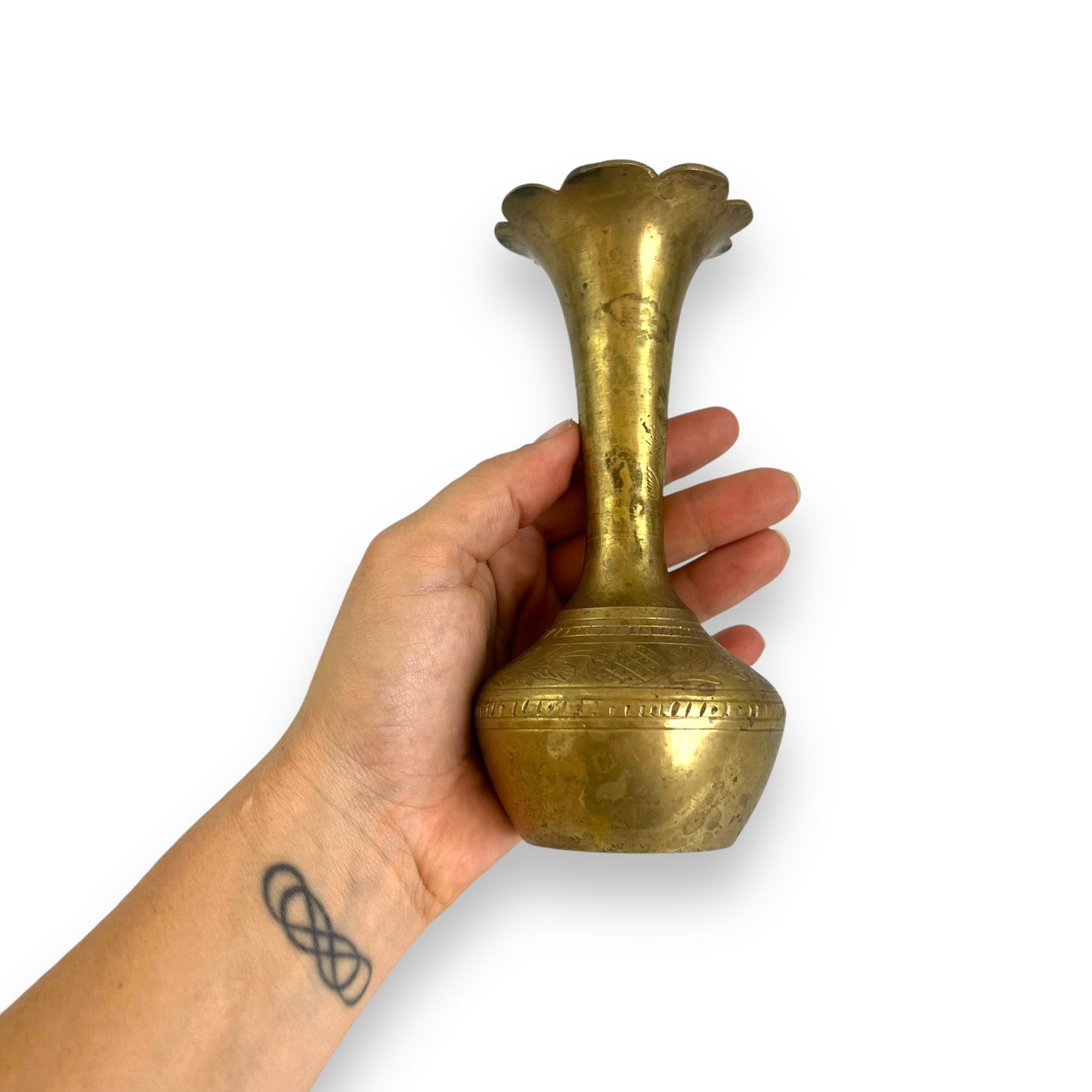 Brass vase with scalloped edge rim