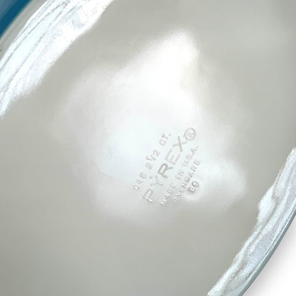 Pyrex 045 Snowflake Garland Oval Casserole Dish with Lid – 2.5 Qt – Vintage Blue & White Ovenware