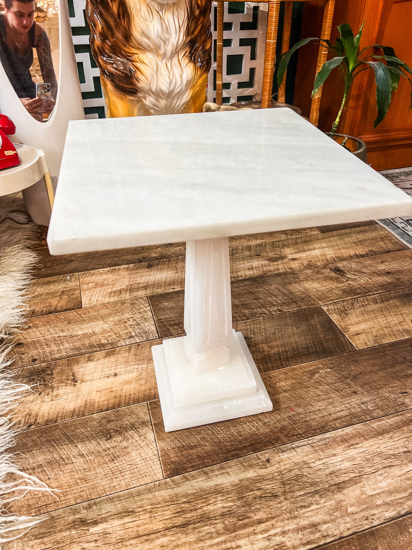 Alabastor Pedestal Side Table with Brass Detail